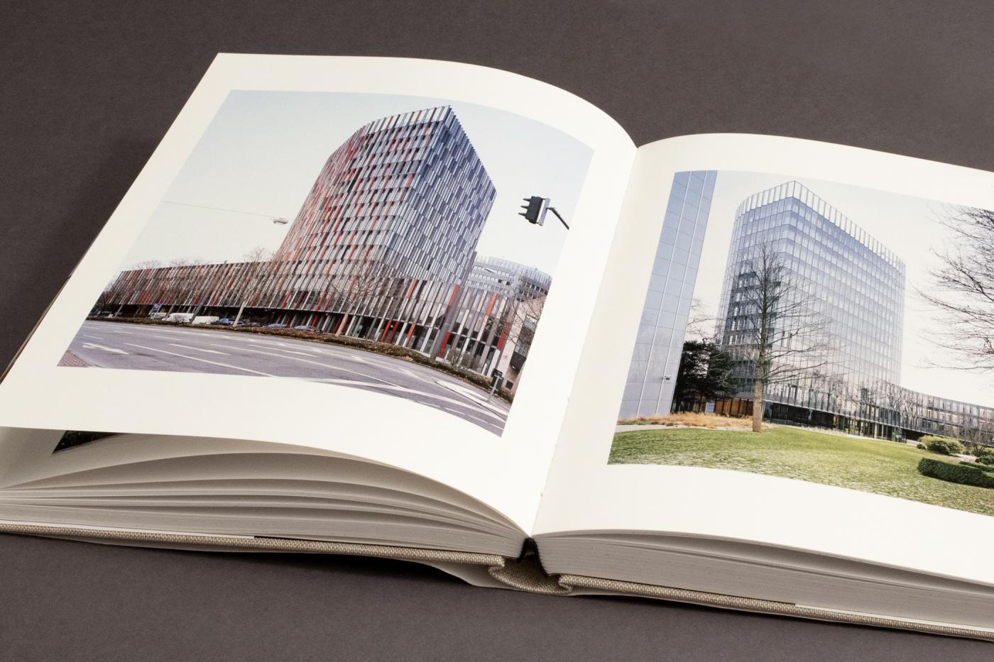 洋書 Sauerbruch Hutton (2G Books) Amazon.com: 2G N.52